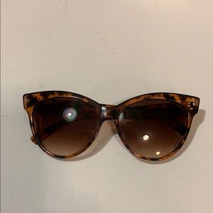 Cat eye sunglasses